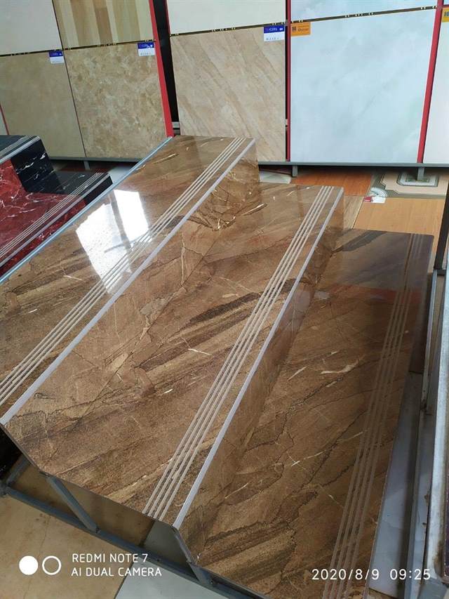 Gạch ốp cầu thang QH17513